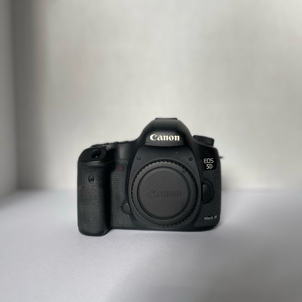 Canon 5d MkIII camera - Picture 2 of 7